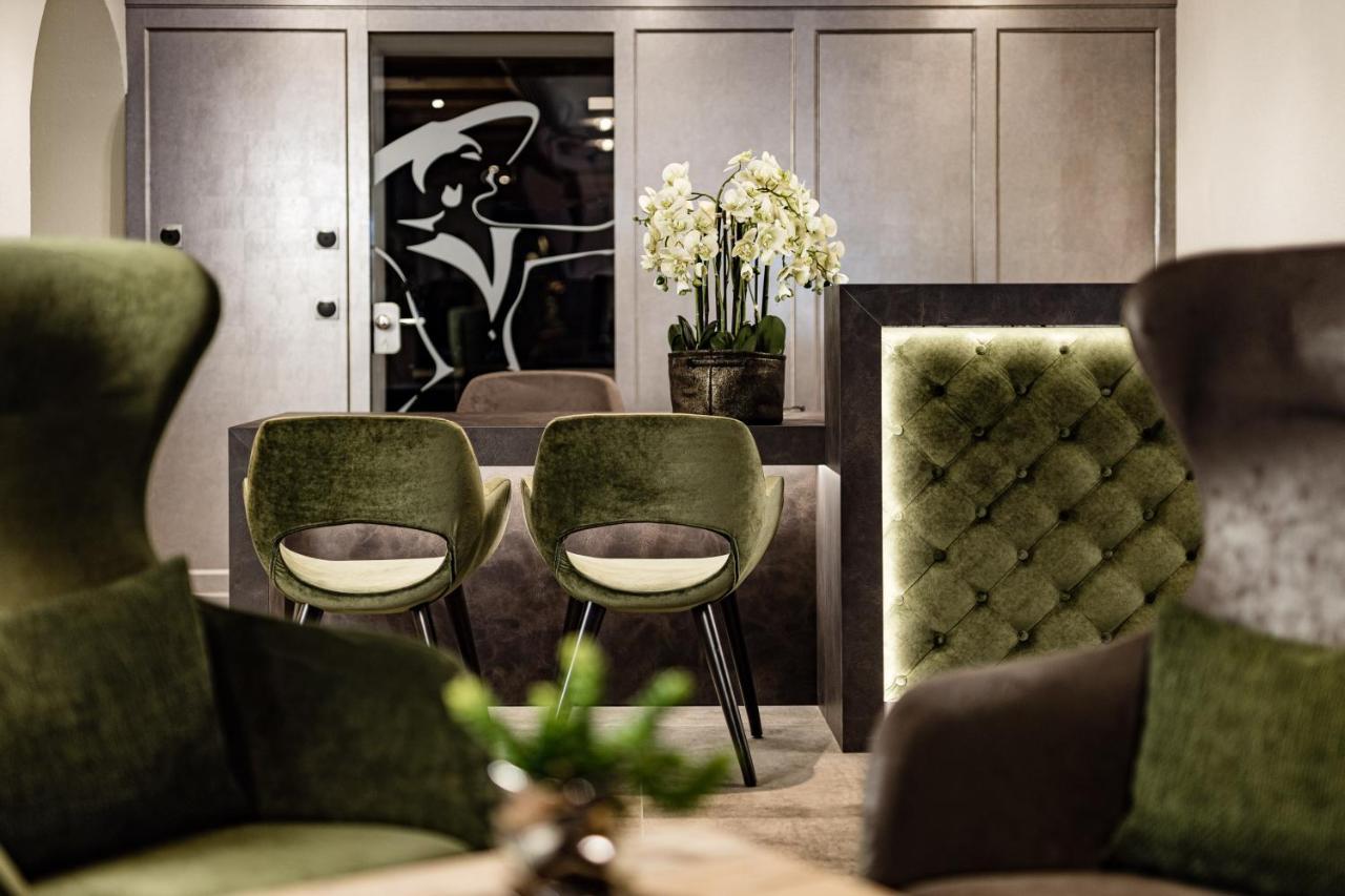 Boutique & Fashion Hotel Maciaconi - Gardenahotels Santa Cristina Val Gardena Zewnętrze zdjęcie