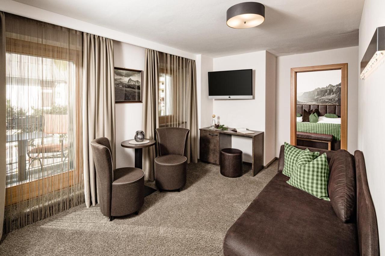 Boutique & Fashion Hotel Maciaconi - Gardenahotels Santa Cristina Val Gardena Zewnętrze zdjęcie